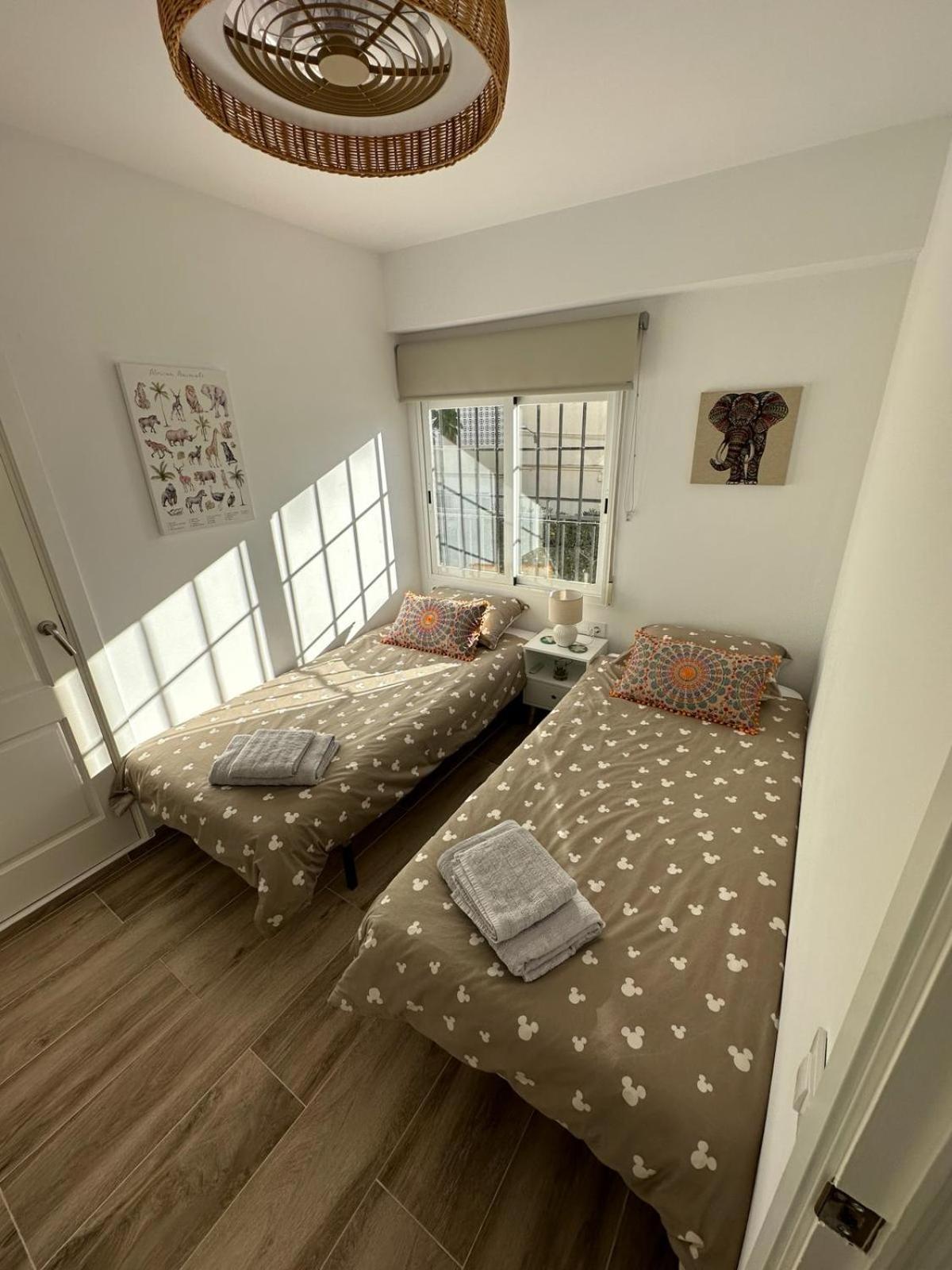 Waterfront 3 Bed Apartment, 90M From The Beach Platja de Larenal ภายนอก รูปภาพ