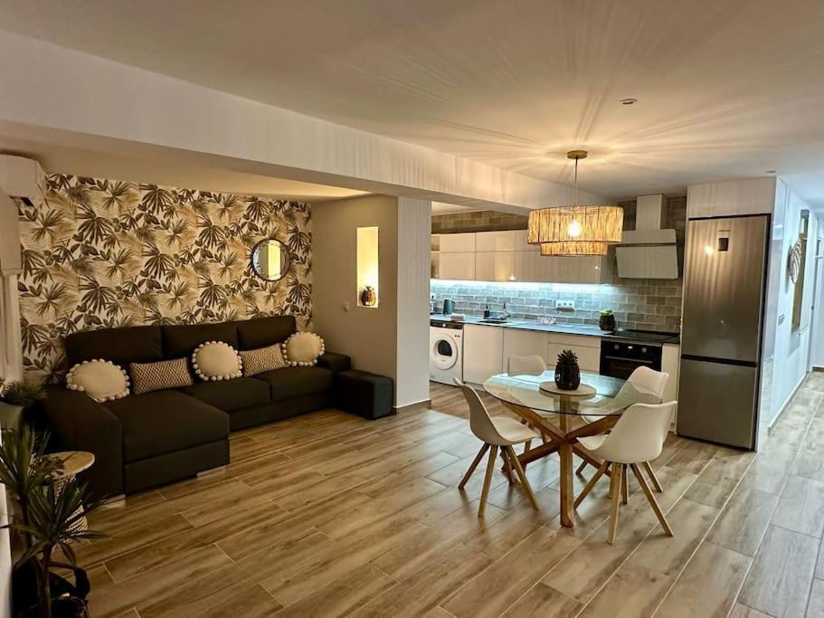 Waterfront 3 Bed Apartment, 90M From The Beach Platja de Larenal ภายนอก รูปภาพ