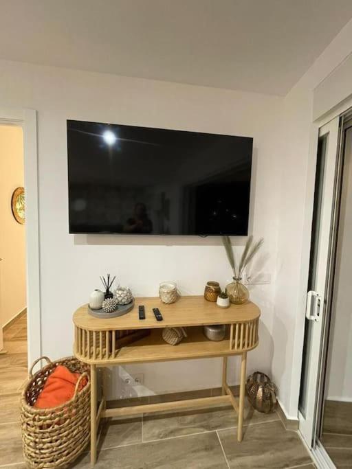 Waterfront 3 Bed Apartment, 90M From The Beach Platja de Larenal ภายนอก รูปภาพ