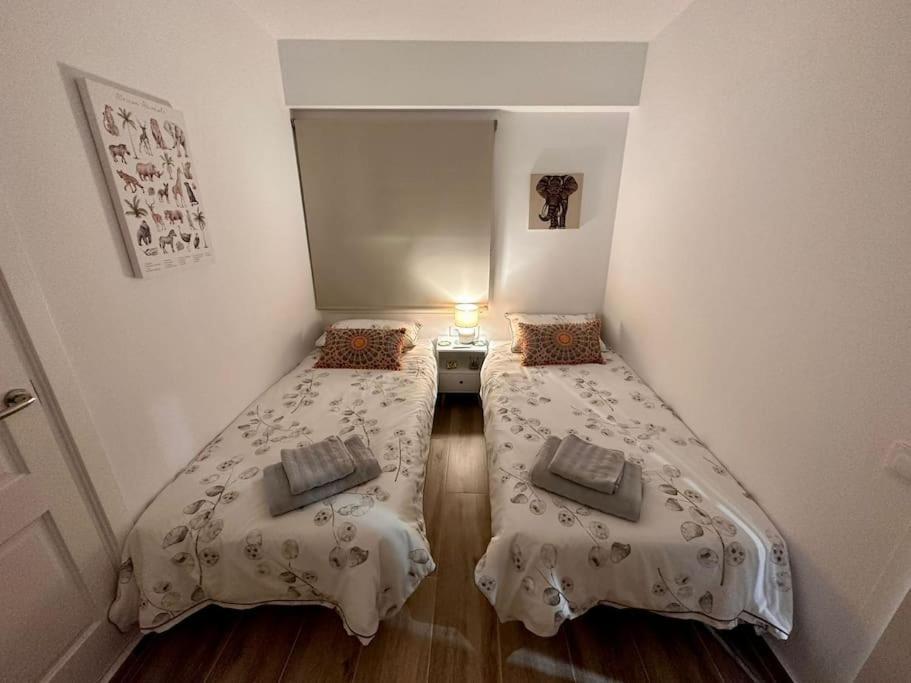 Waterfront 3 Bed Apartment, 90M From The Beach Platja de Larenal ภายนอก รูปภาพ
